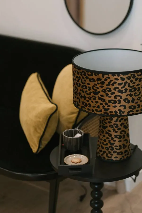 L'attente : Un thé, un biscuit, un fauteuil